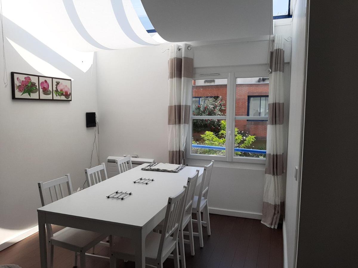 Pratique Et Calme Dans Centre De Evry Apartman Courcouronnes Kültér fotó