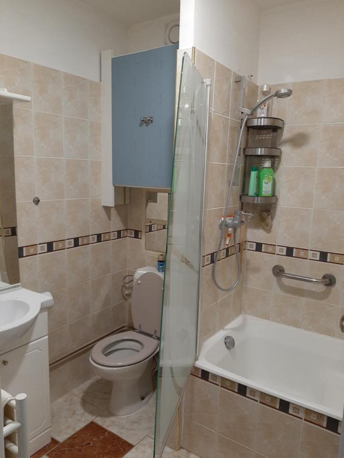 Pratique Et Calme Dans Centre De Evry Apartman Courcouronnes Kültér fotó