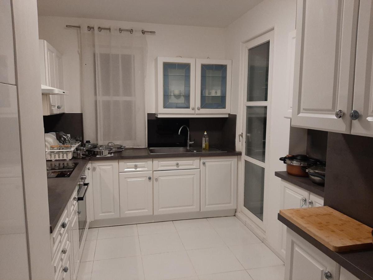Pratique Et Calme Dans Centre De Evry Apartman Courcouronnes Kültér fotó